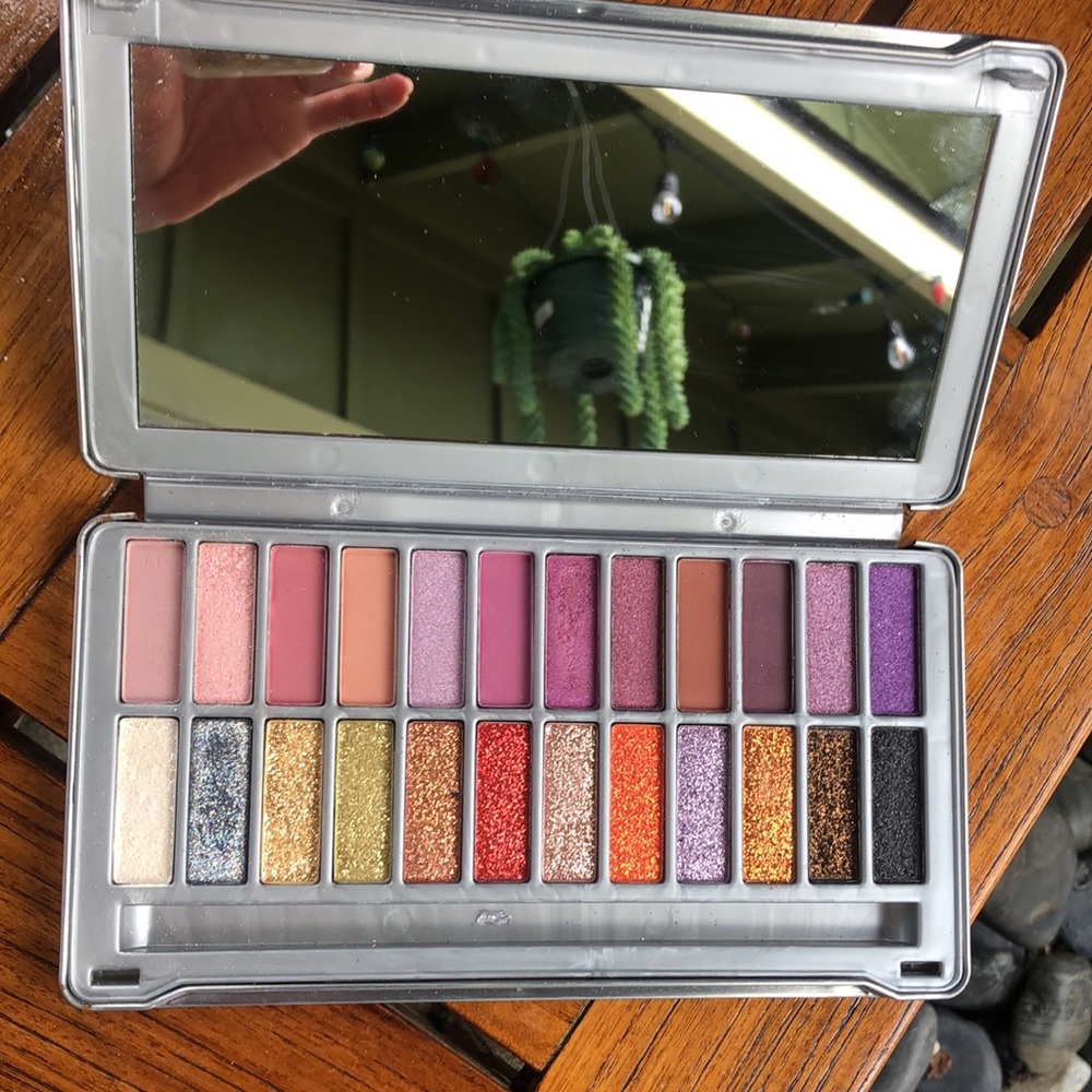 Makeup - Picture 2 of 2